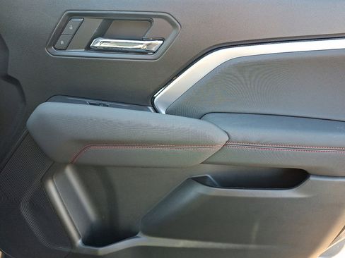 Used 2024 Chevrolet Colorado Z71 w/ Z71 Convenience Package 2 image 10