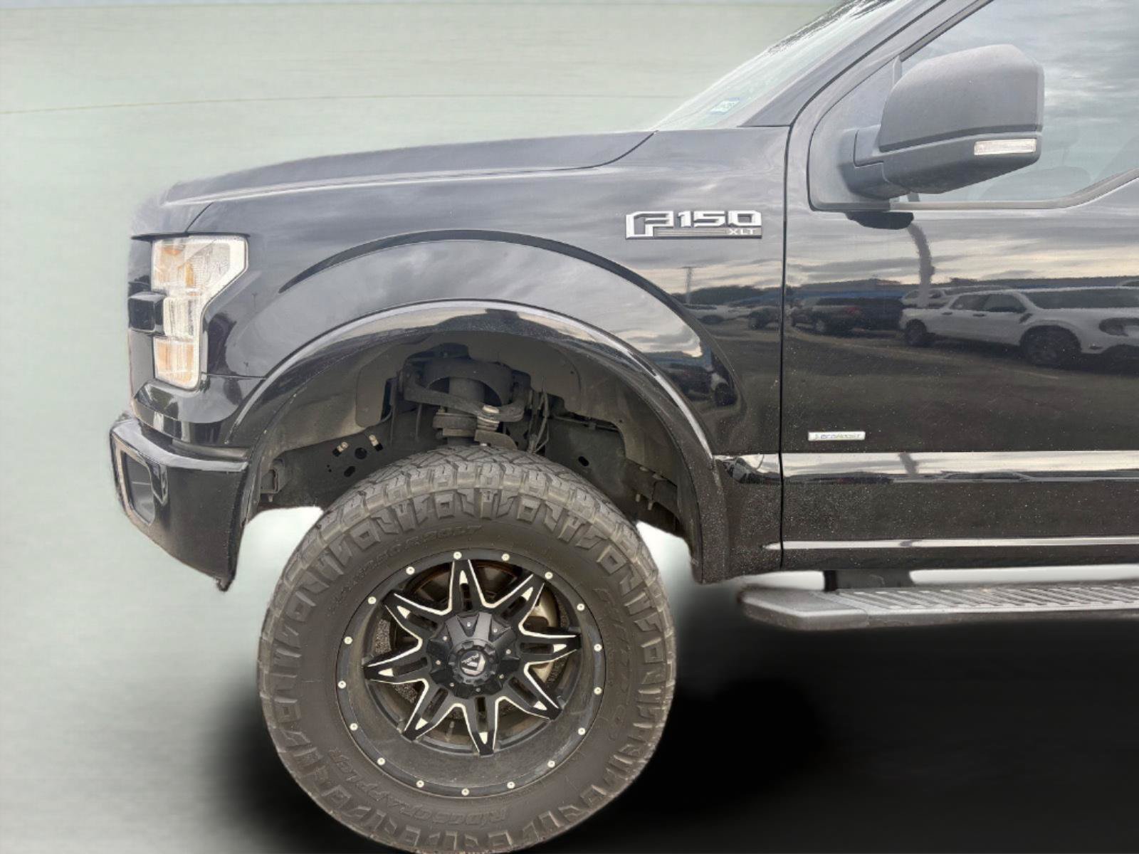 Used 2017 Ford F150 XLT w/ Equipment Group 302A Luxury AWD/4WD image 9