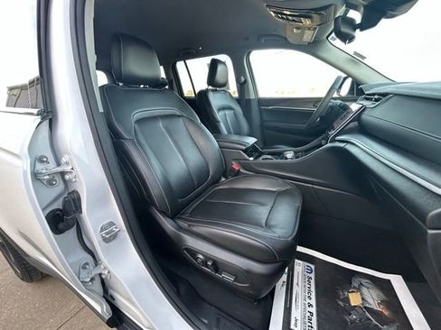 Used 2023 Jeep Grand Cherokee Limited w/ Black Appearance Package image 38