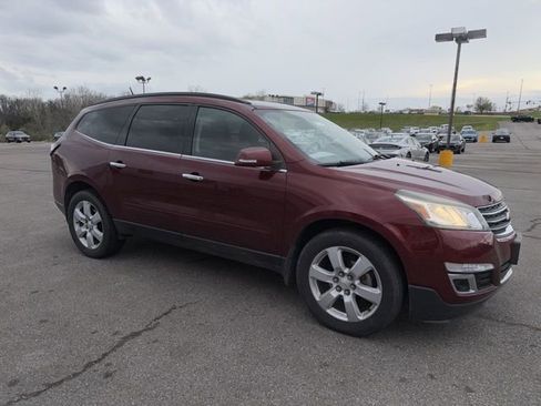 Used 2017 Chevrolet Traverse LT w/ Style and Technology Package image 7