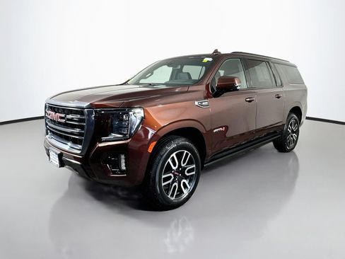 Used 2022 GMC Yukon XL AT4 w/ Technology Package AWD/4WD image 2