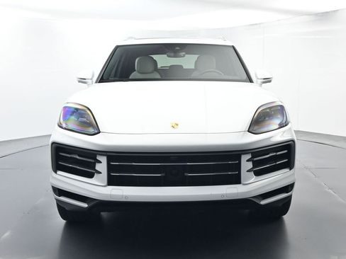 Certified 2025 Porsche Cayenne AWD/4WD image 18