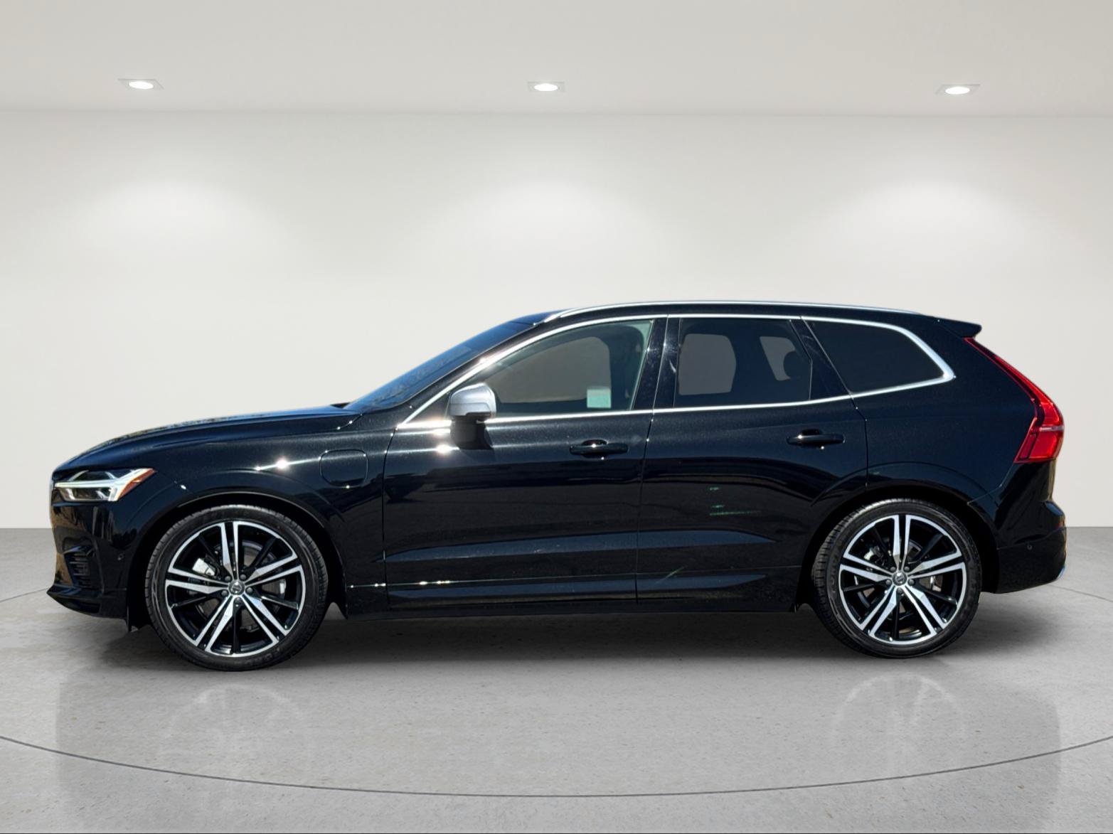 Used 2019 Volvo XC60 T8 R-Design w/ Advanced Package AWD/4WD image 3