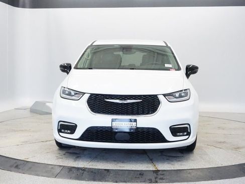 Used 2024 Chrysler Pacifica Select image 8
