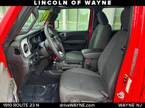 Used 2024 Jeep Wrangler Unlimited Sahara AWD/4WD image 11