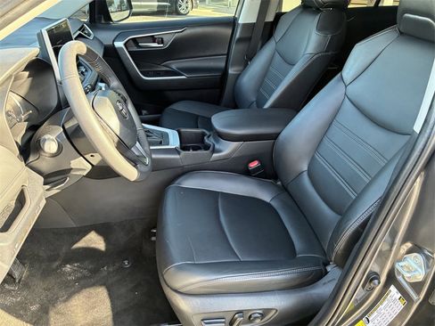 Used 2023 Toyota RAV4 XLE Premium image 9