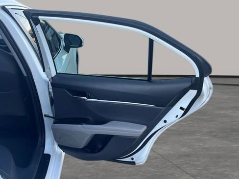 Used 2022 Toyota Camry LE image 39