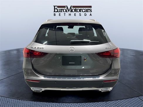 Used 2025 Mercedes-Benz GLA 250 4MATIC image 4