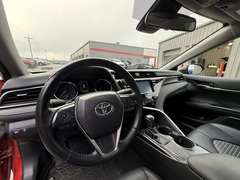 Used 2020 Toyota Camry SE w/ 4 Season Floor Mat Package FWD image 7
