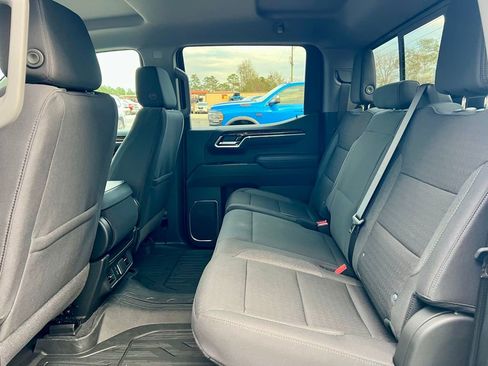 New 2026 GMC Sierra 1500 SLE image 18