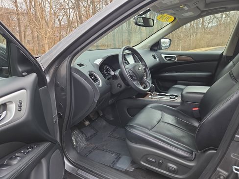 Used 2020 Nissan Pathfinder Platinum image 12