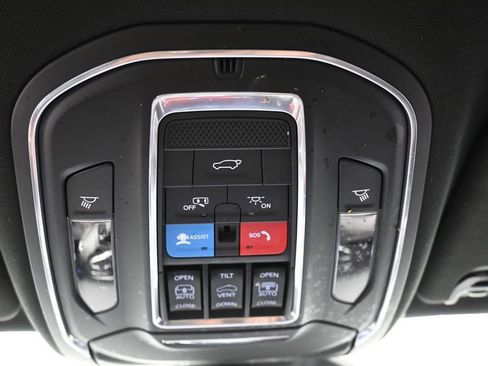 Used 2023 Jeep Wagoneer Series II AWD/4WD image 29