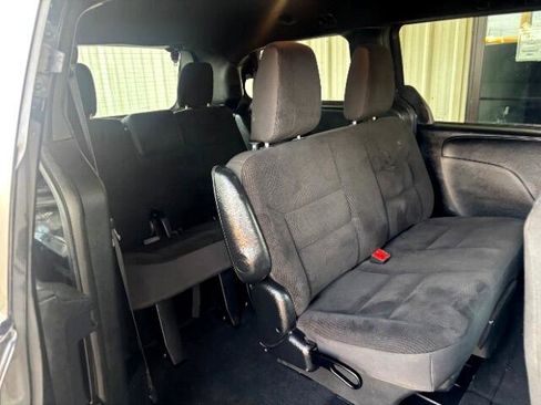 Used 2018 Dodge Grand Caravan SE image 13