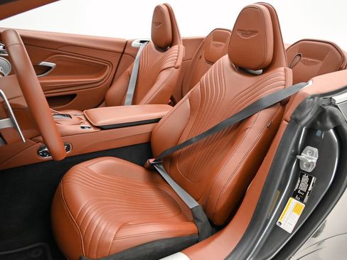 Used 2019 Aston Martin DB11 Coupe RWD image 14