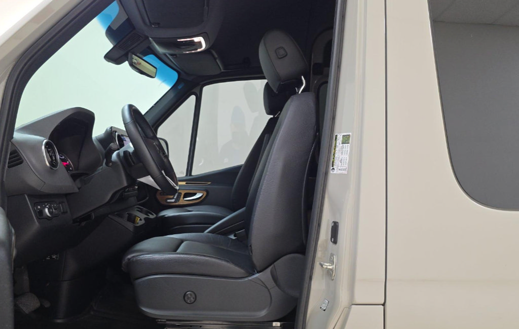 Used 2025 Mercedes-Benz Sprinter 2500 image 7