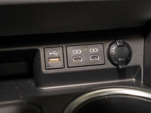 Certified 2023 Toyota Highlander XLE image 17