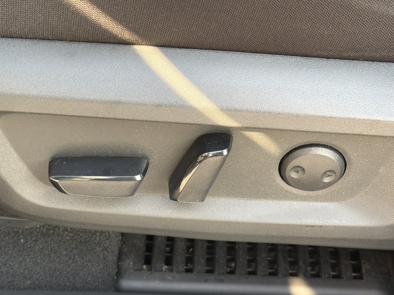 Certified 2023 Nissan Rogue SV FWD image 17