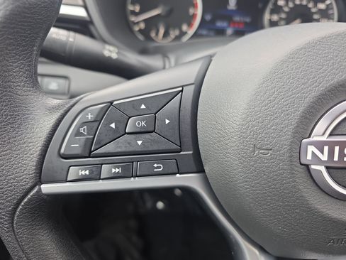 Used 2025 Nissan Altima 2.5 SV image 17