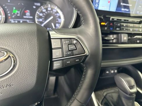 Used 2020 Toyota Highlander Limited image 16