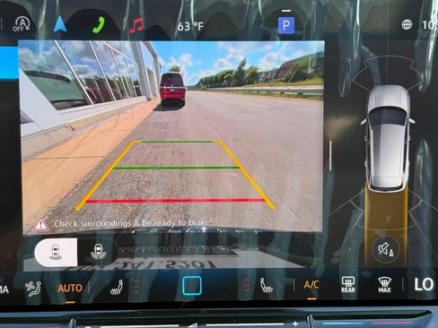 New 2025 Volkswagen Tiguan SE image 13