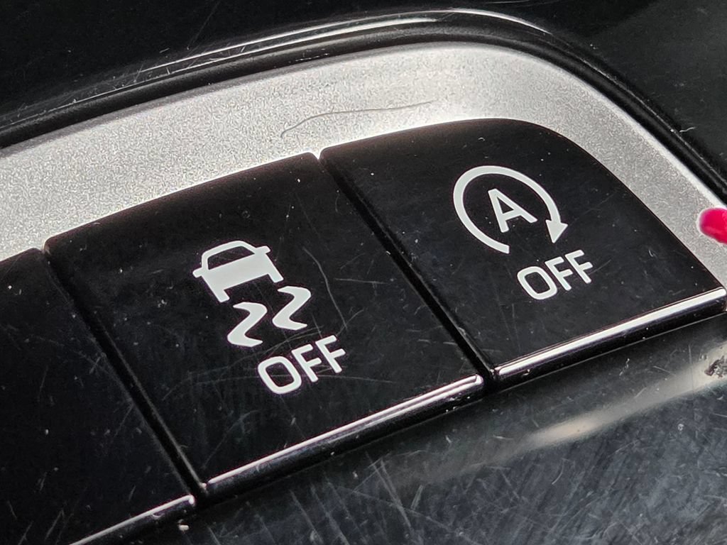 Used 2025 Toyota Corolla Cross LE FWD image 13