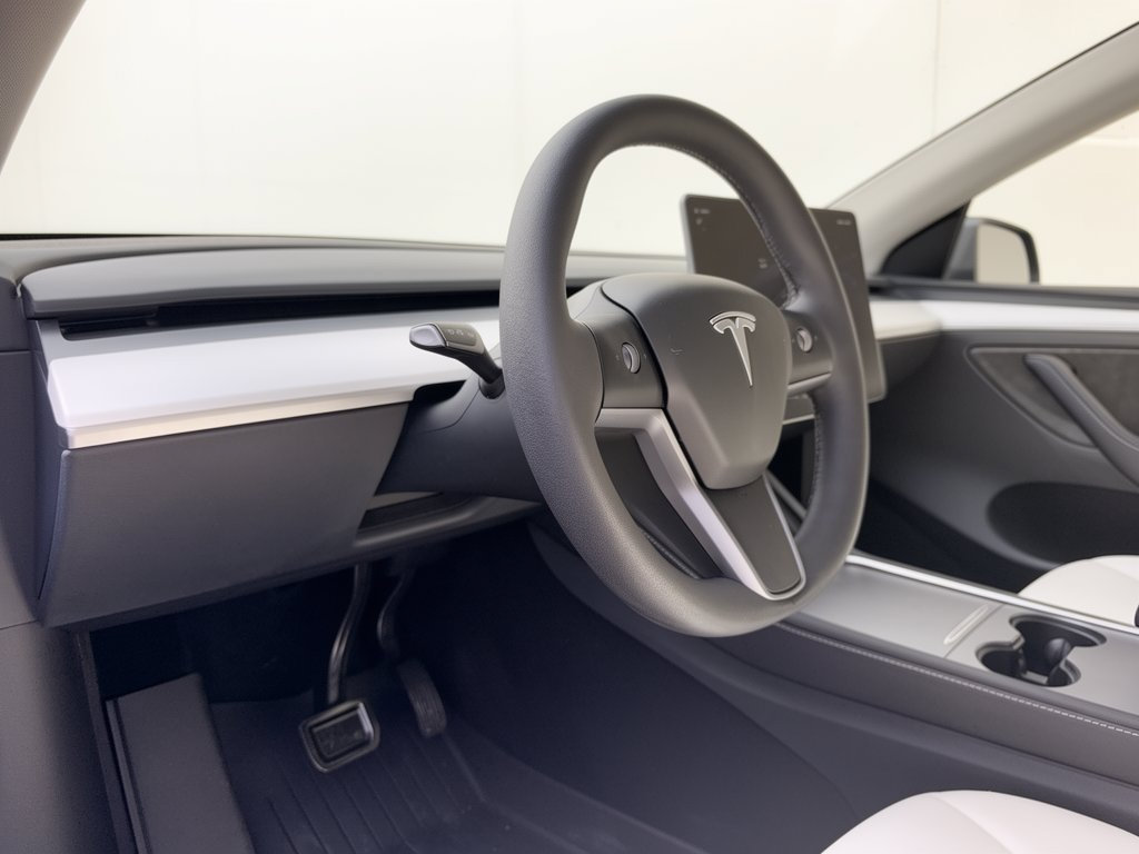 Used 2024 Tesla Model Y Long Range RWD image 4