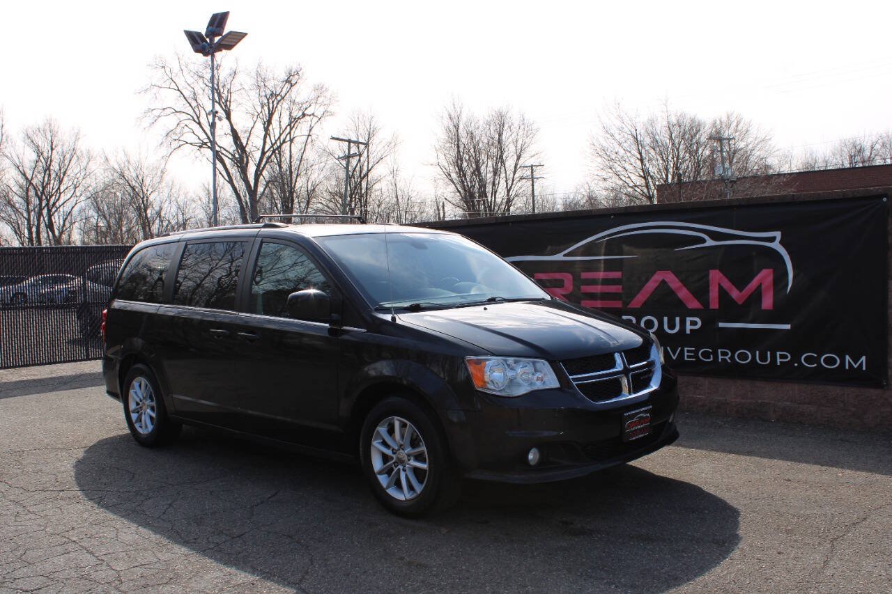 Used 2019 Dodge Grand Caravan SXT FWD image 1