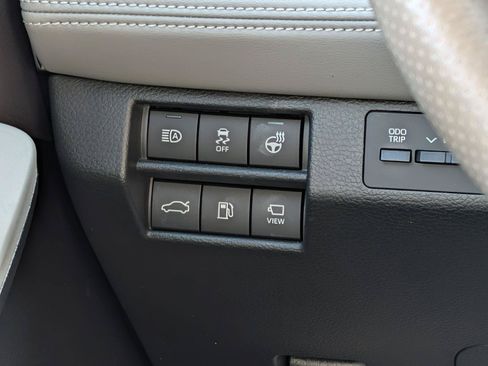 Used 2022 Toyota Avalon Limited w/ Advanced Safety Package FWD image 14
