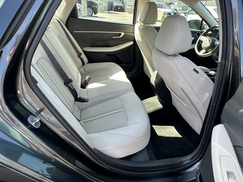 Used 2025 Hyundai Sonata SEL FWD image 13