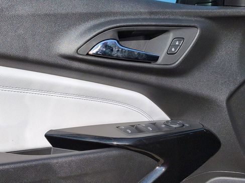 Used 2026 Chevrolet Trax LT w/ LT Convenience Package FWD image 9