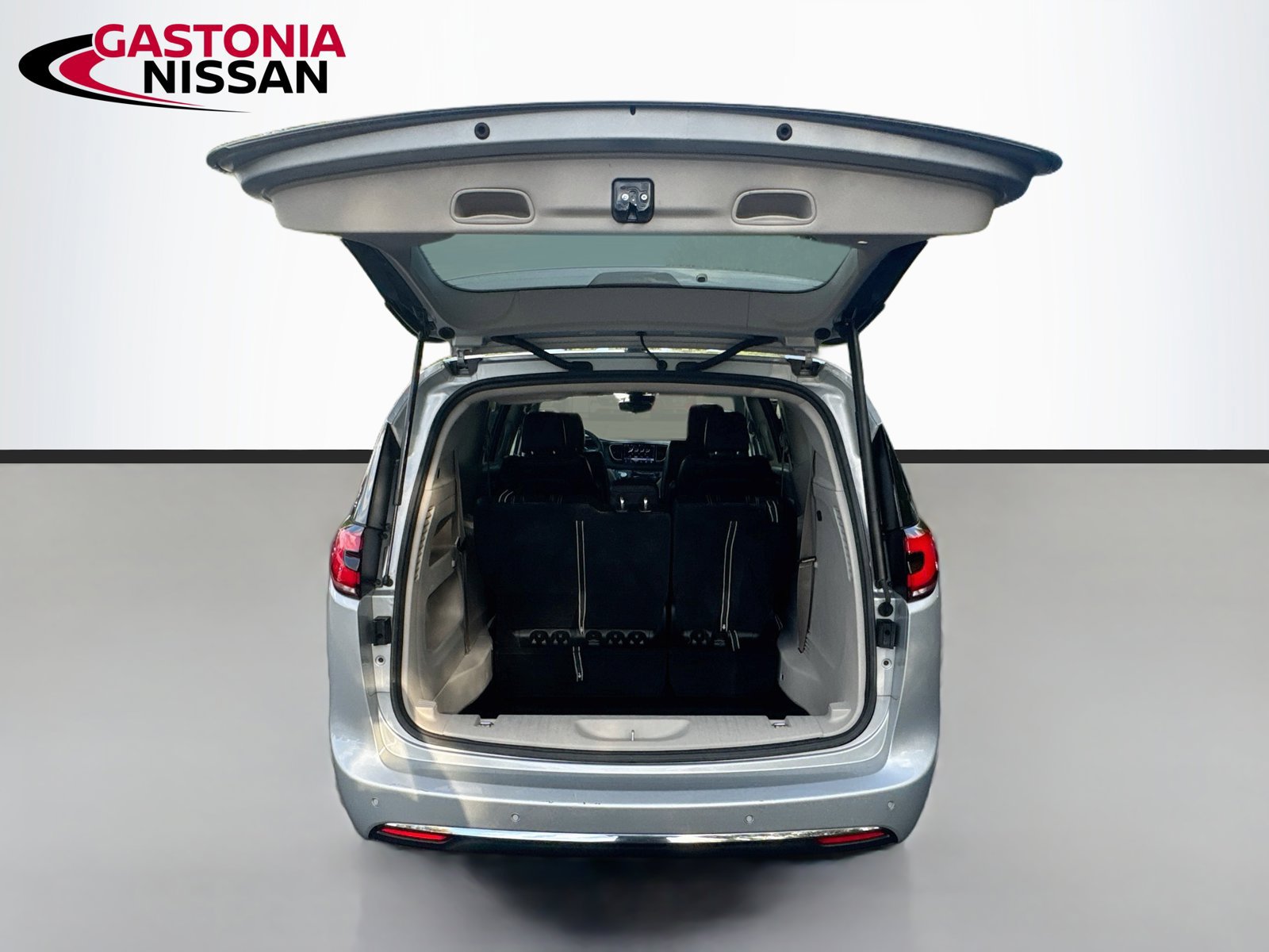 Used 2024 Chrysler Pacifica Touring-L FWD image 35