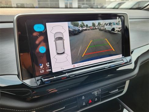 New 2026 Volkswagen Atlas Cross Sport SE image 15