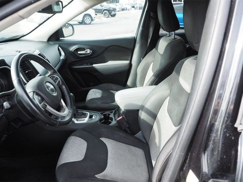 Used 2014 Jeep Cherokee Latitude w/ Cold Weather Group image 12