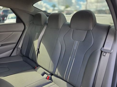 Used 2023 Hyundai Elantra SEL image 15