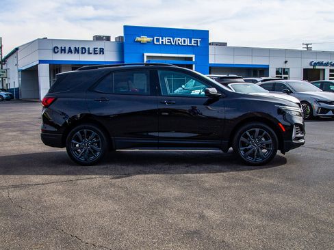 Used 2023 Chevrolet Equinox RS w/ LPO, Floor Liner Package FWD image 8