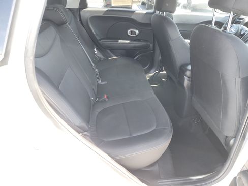 Used 2018 Kia Soul FWD image 17