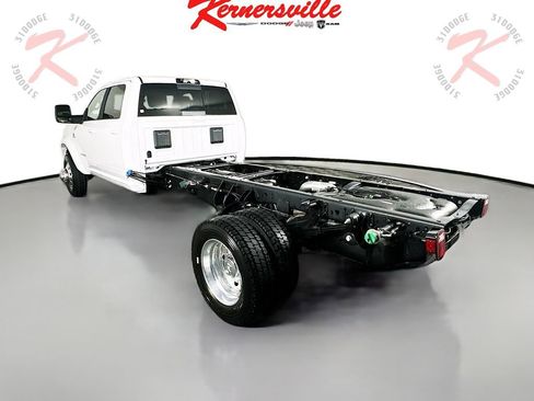 New 2026 RAM 4500 4x4 Crew Cab DRW w/ Laramie Trim Package image 5
