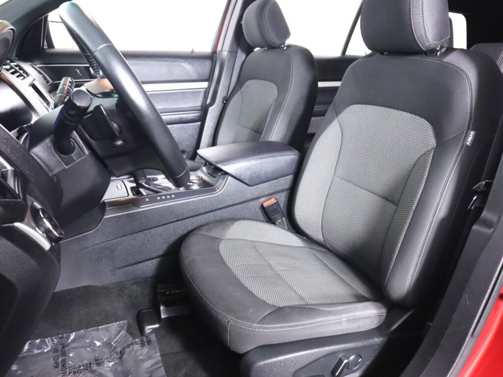 Used 2017 Ford Explorer XLT AWD/4WD image 29