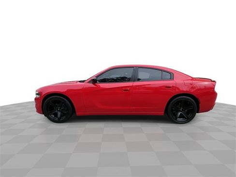 Used 2018 Dodge Charger SXT w/ Blacktop Package image 5