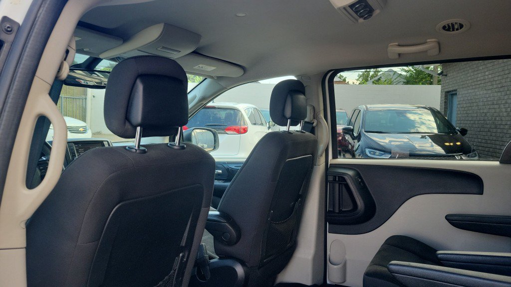 Used 2019 Dodge Grand Caravan SE FWD image 20