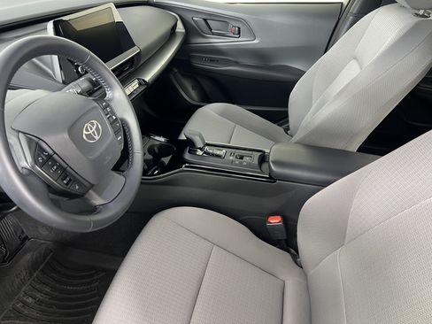 Used 2025 Toyota Prius LE AWD/4WD image 4