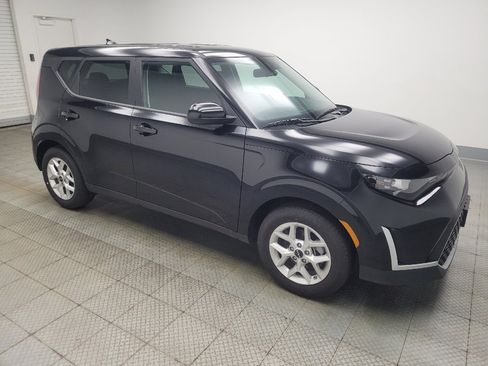 Used 2025 Kia Soul LX w/ LX Technology Package FWD image 11