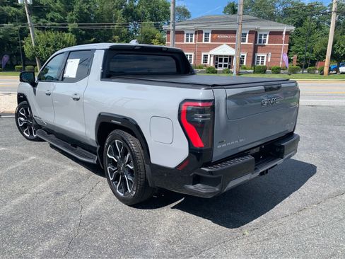 Used 2025 GMC Sierra EV Denali AWD/4WD image 4