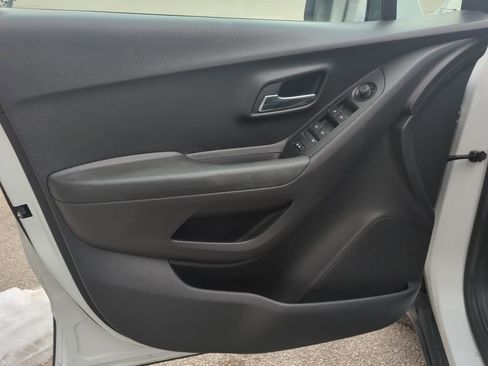 Used 2022 Chevrolet Trax LT w/ Driver Confidence Package image 19