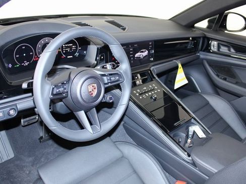 New 2025 Porsche Panamera 4 image 4