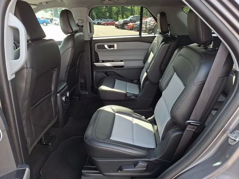 Used 2022 Ford Explorer XLT w/ Equipment Group 202A AWD/4WD image 10