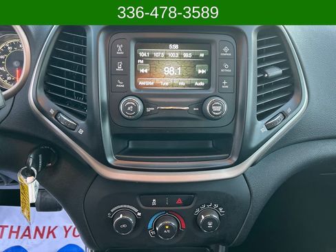 Used 2017 Jeep Cherokee Sport image 20