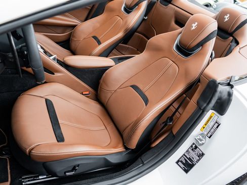 Used 2024 Ferrari Roma Spider image 28