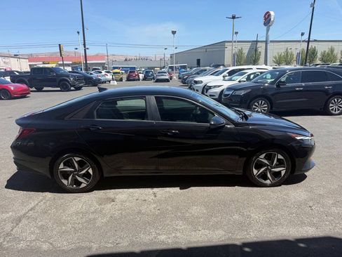 Used 2023 Hyundai Elantra SEL w/ Convenience Package FWD image 4