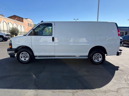 Used 2024 GMC Savana 2500 w/ Driver Convenience Package image 5